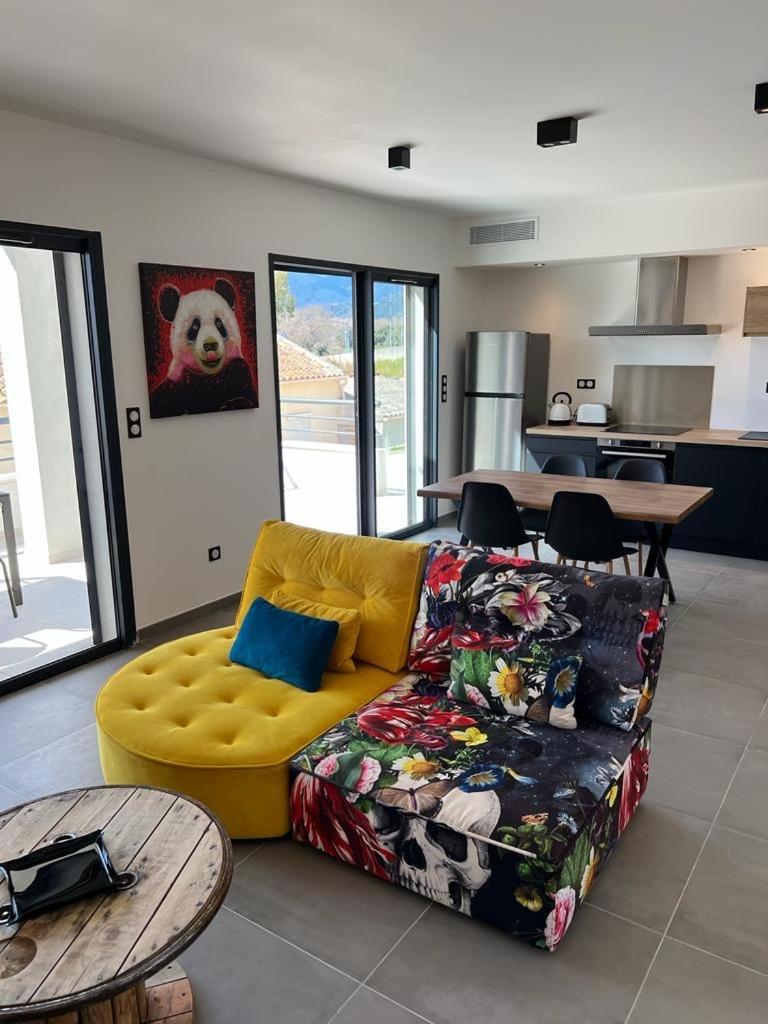 Logement Neuf-Ghisonaccia Centre, A 5Min De La Mer Esterno foto